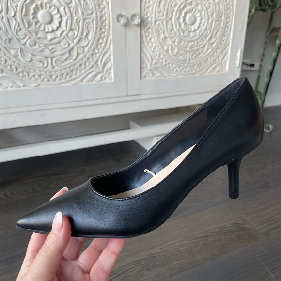 Marc Fisher pointed toe heel - Picture 3 of 5